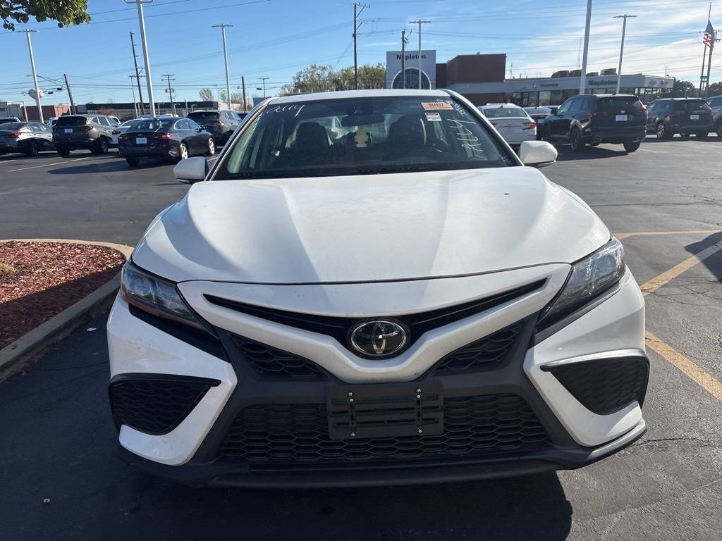 2022 Toyota Camry SE — Sedan — 70,951 mi — Lansing, IL