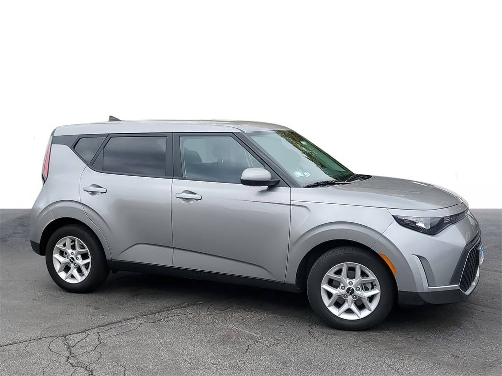 2023 Kia Soul LX — Hatchback — 10,436 mi — Calumet City, IL