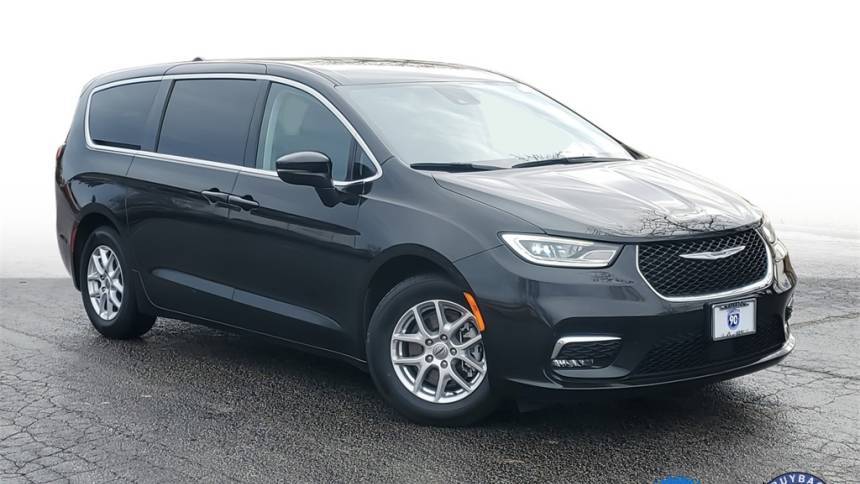 2023 Chrysler Pacifica Touring L — Minivan — 68,606 mi — Calumet City, IL