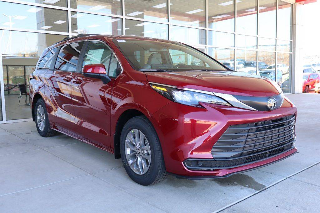 2026 Toyota Sienna LE 8-Passenger