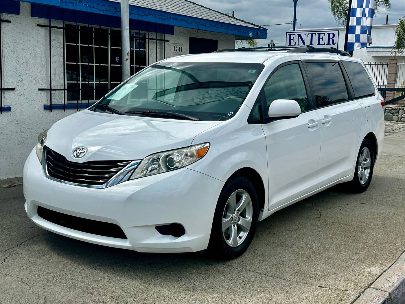 2012 Toyota Sienna LE — Minivan — 126,127 mi — Colton, CA
