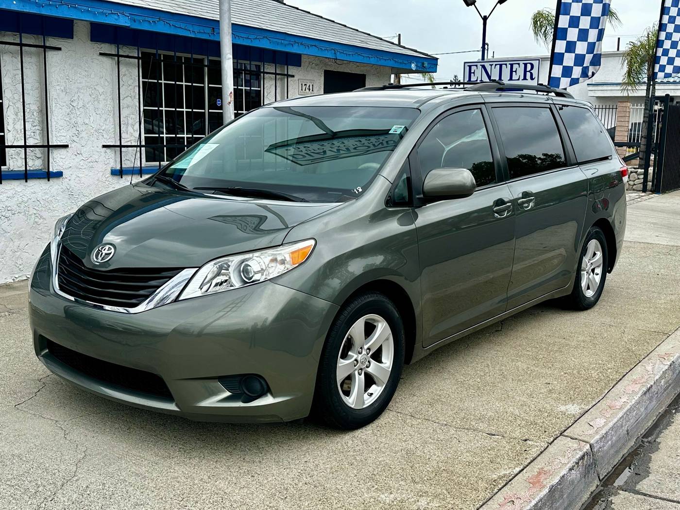 2013 Toyota Sienna LE — Minivan — 85,881 mi — Colton, CA