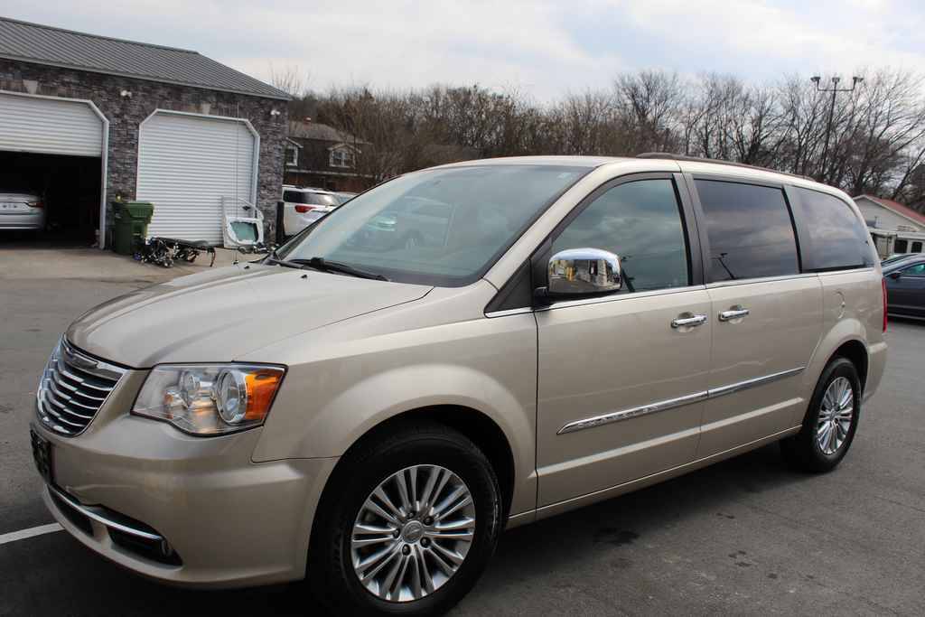 2015 Chrysler Town & Country Touring-L — Minivan — 123,765 mi — Graham, NC