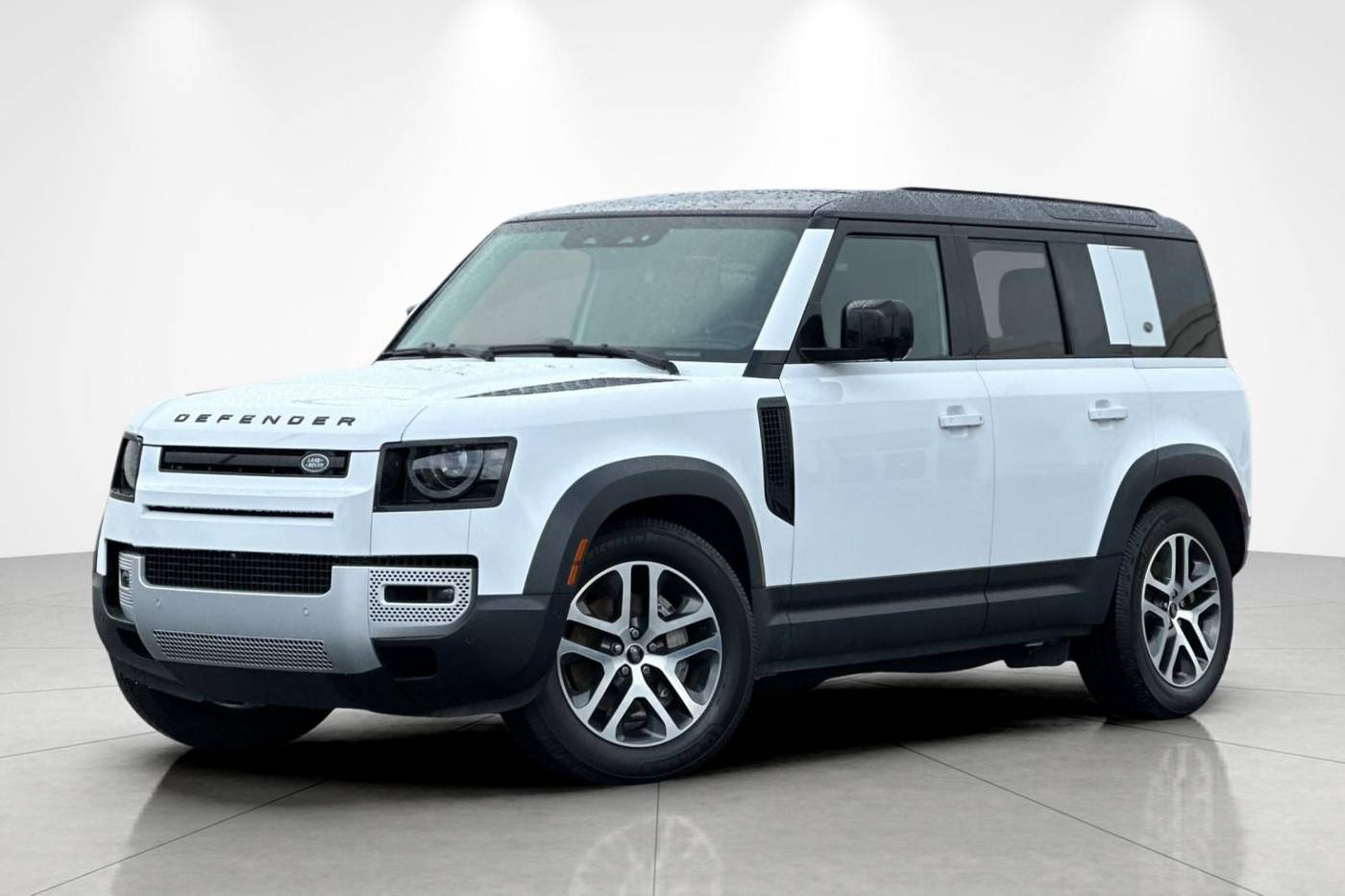 2023 Land Rover Defender SE