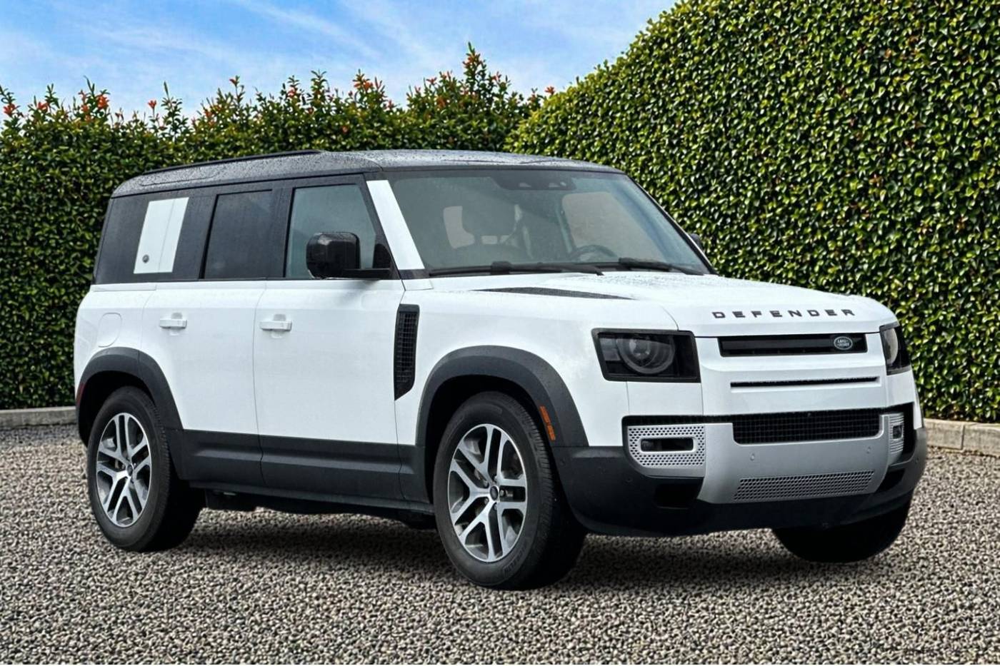 2023 Land Rover Defender SE