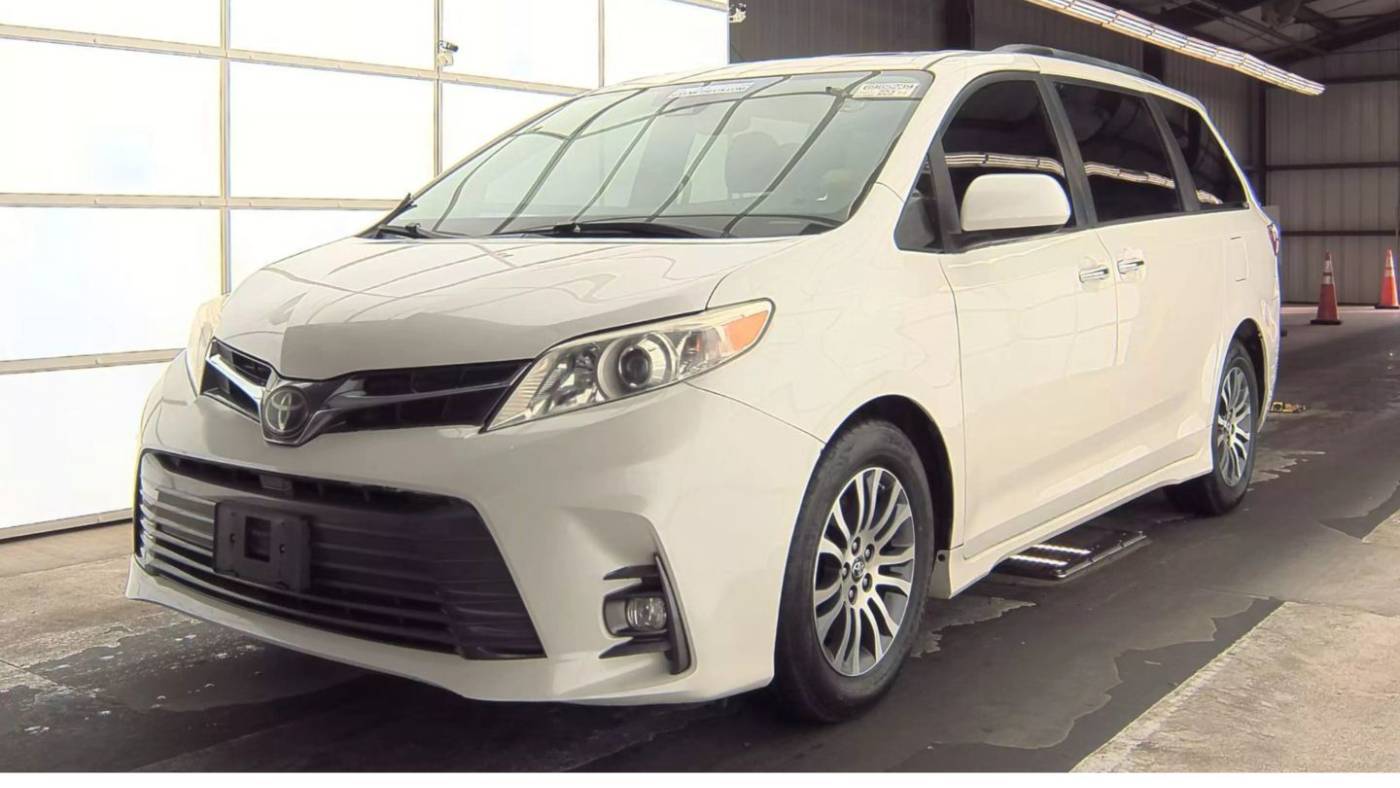 2018 Toyota Sienna XLE — Minivan — 121,480 mi — Fort Worth, TX