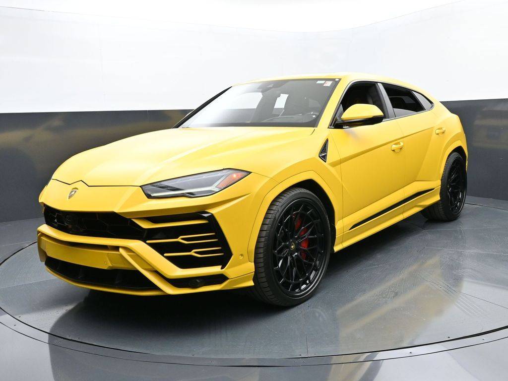 2021 Lamborghini Urus Standard