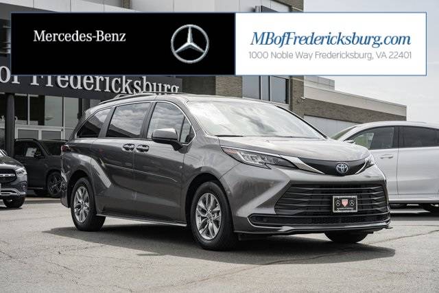 2022 Toyota Sienna LE — Minivan — 29,402 mi — Fredericksburg, VA