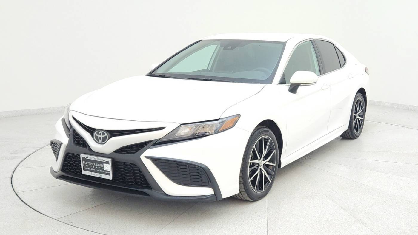 2024 Toyota Camry SE — Sedan — 15,636 mi — Las Vegas, NV