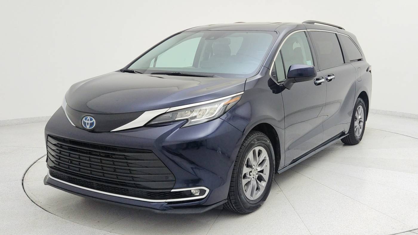 2023 Toyota Sienna XLE — Minivan — 35,247 mi — Las Vegas, NV