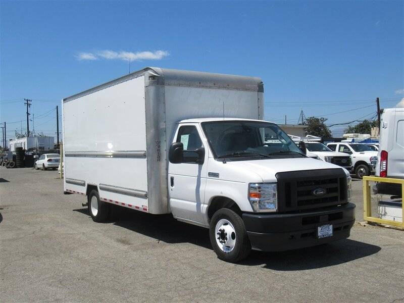 2022 Ford E-Series Cutaway Base — Chassis Cab Truck — 99,890 mi — La Puente, CA