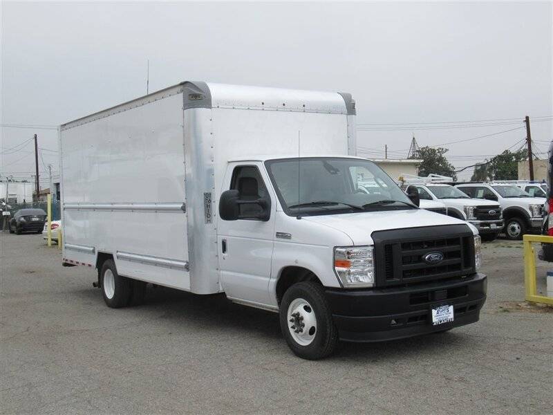 2022 Ford E-Series Cutaway Base — Chassis Cab Truck — 84,827 mi — La Puente, CA