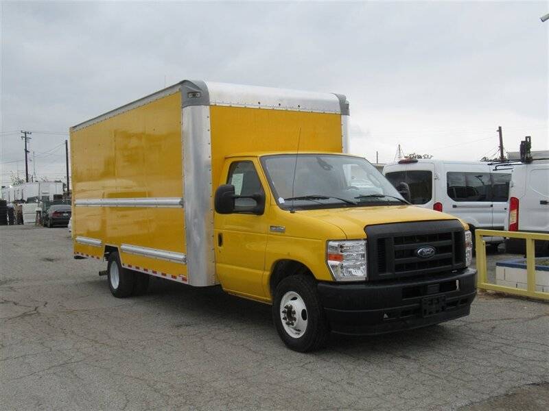 2022 Ford E-Series Cutaway Base — Chassis Cab Truck — 85,606 mi — La Puente, CA