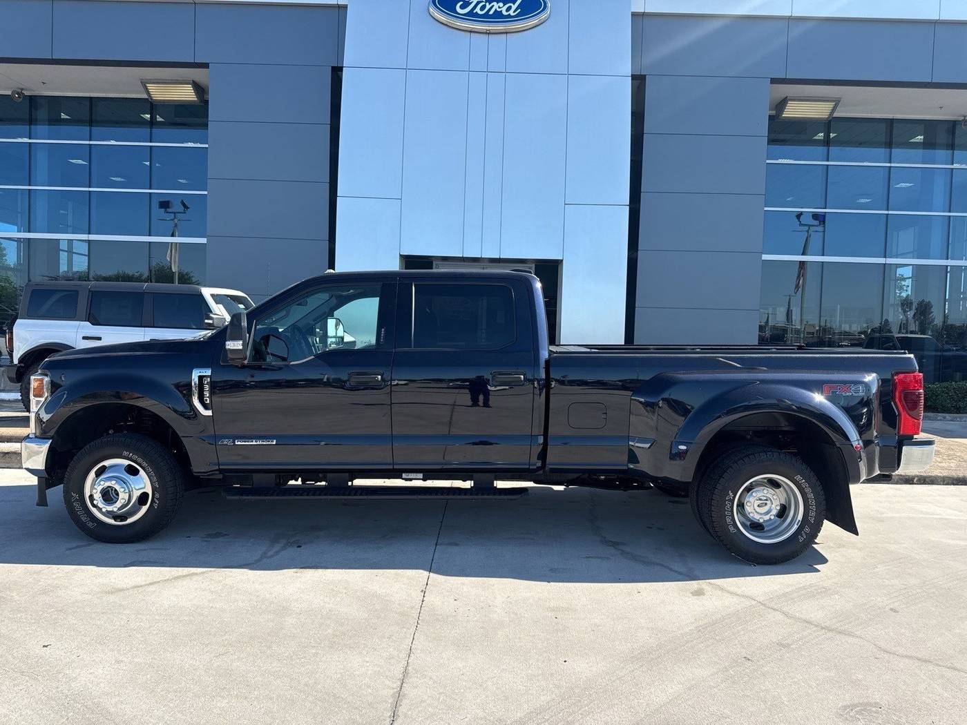 2022 Ford Super Duty F-350 XLT — Pickup Truck — 64,940 mi — Houston, TX