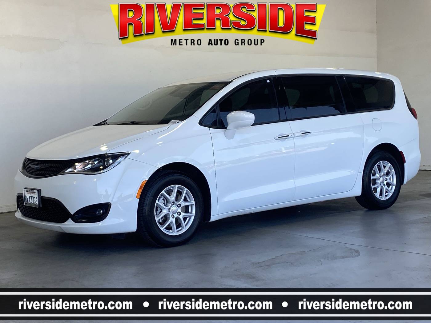 2020 Chrysler Pacifica Touring — Minivan — 53,773 mi — Riverside, CA