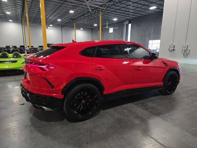 2022 Lamborghini Urus Standard