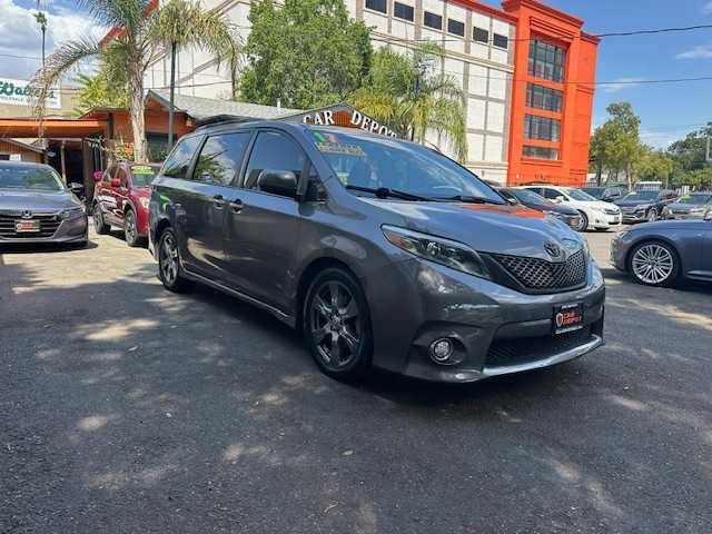 2017 Toyota Sienna SE Premium — Minivan — 116,386 mi — PASADENA, CA