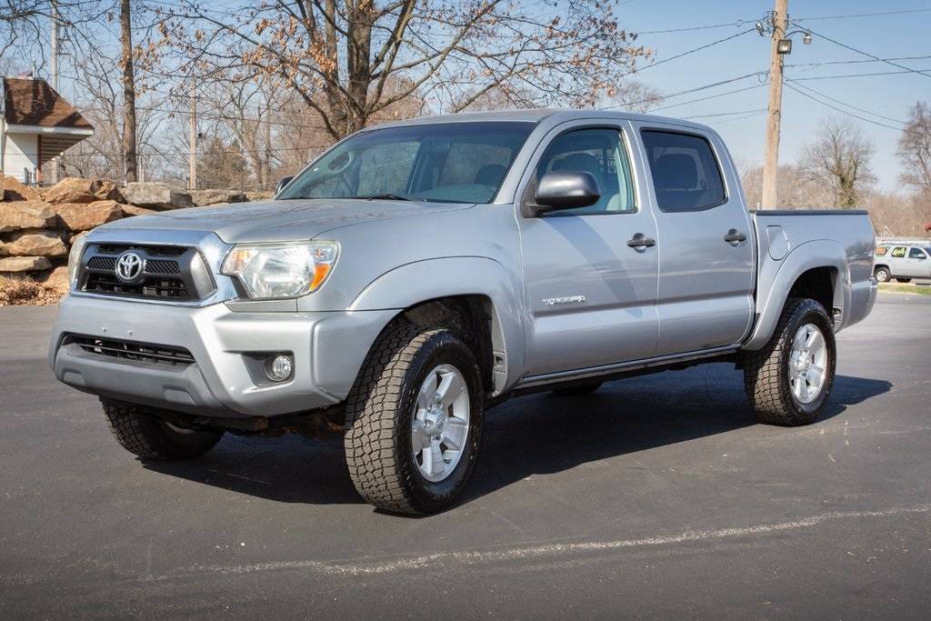 2015 Toyota Tacoma Base — Pickup Truck — 94,492 mi — Caseyville, IL