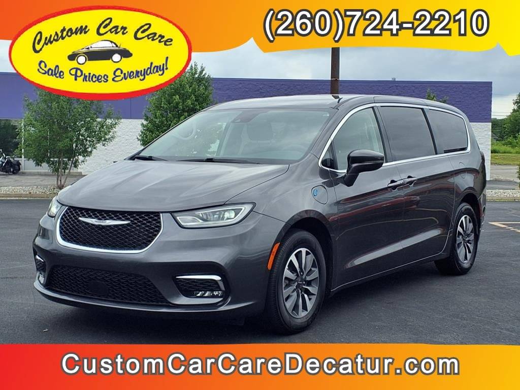 2022 Chrysler Pacifica Hybrid Touring L — Minivan — 151,249 mi — Decatur, IN