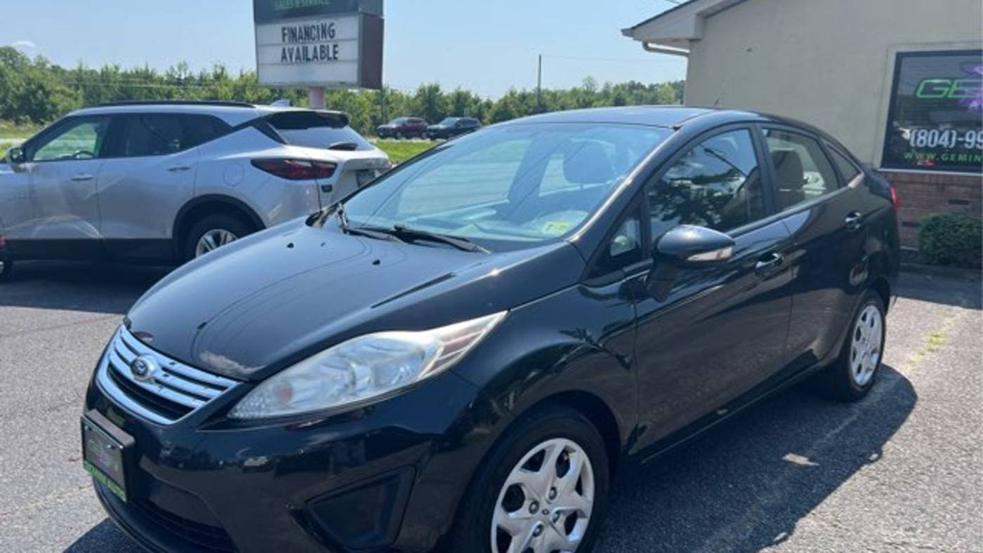2013 Ford Fiesta SE — Sedan — 105,414 mi — Hayes, VA