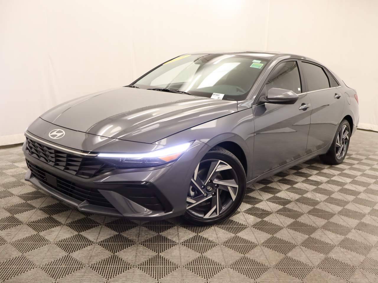 2024 Hyundai Elantra SEL — Sedan — 4,730 mi — Scottsdale, AZ