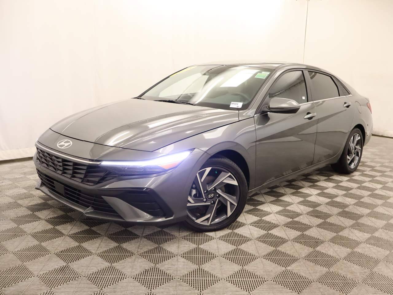 2025 Hyundai Elantra Hybrid Limited — Sedan — 3,702 mi — Scottsdale, AZ