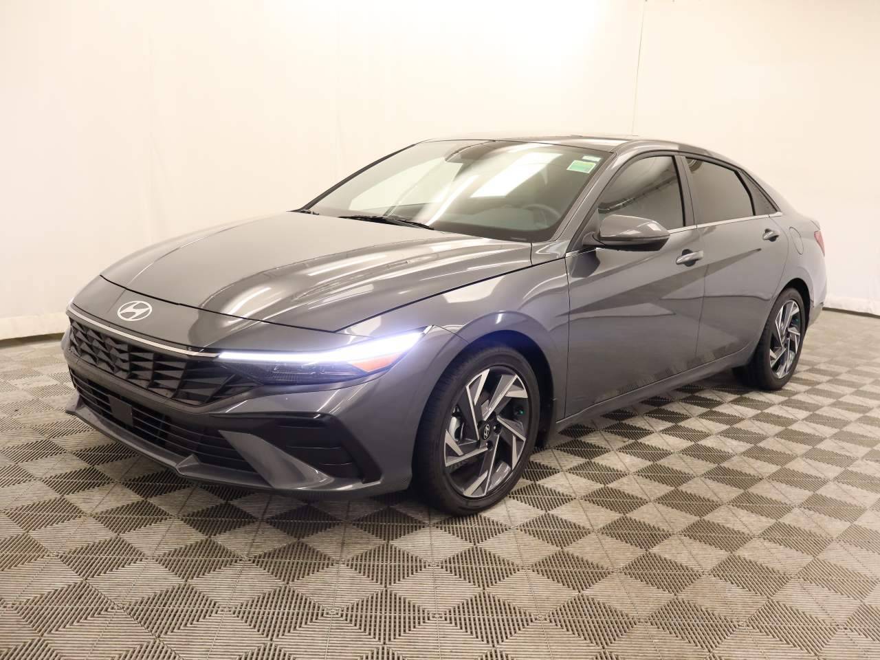 2025 Hyundai Elantra Hybrid Limited — Sedan — 3,565 mi — Scottsdale, AZ