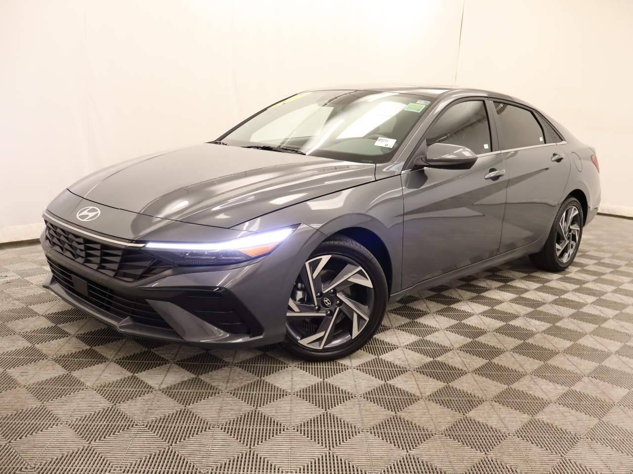 2025 Hyundai Elantra SEL Convenience — Sedan — 4,000 mi — Scottsdale, AZ