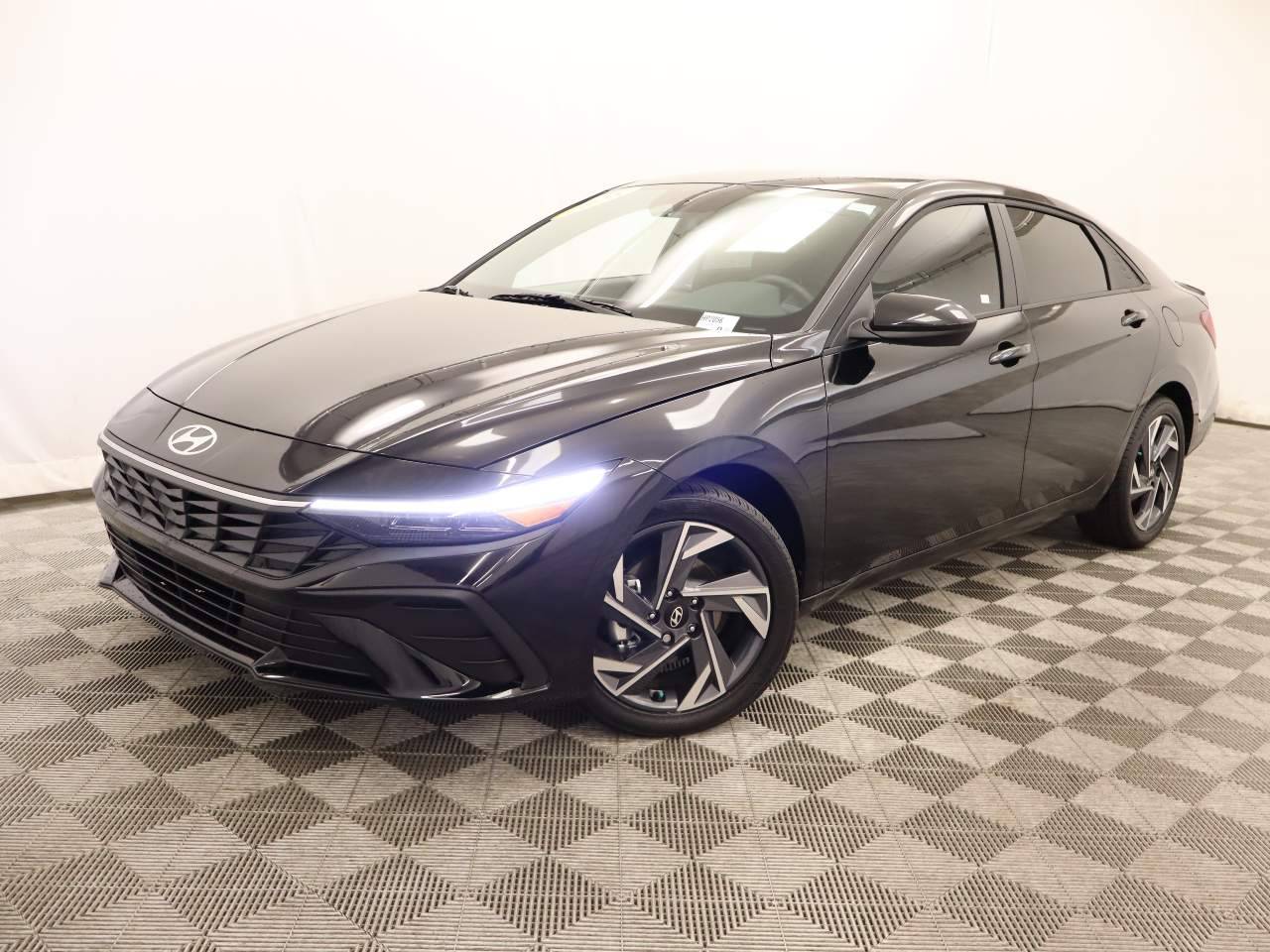2025 Hyundai Elantra SEL Sport — Sedan — 4,016 mi — Scottsdale, AZ