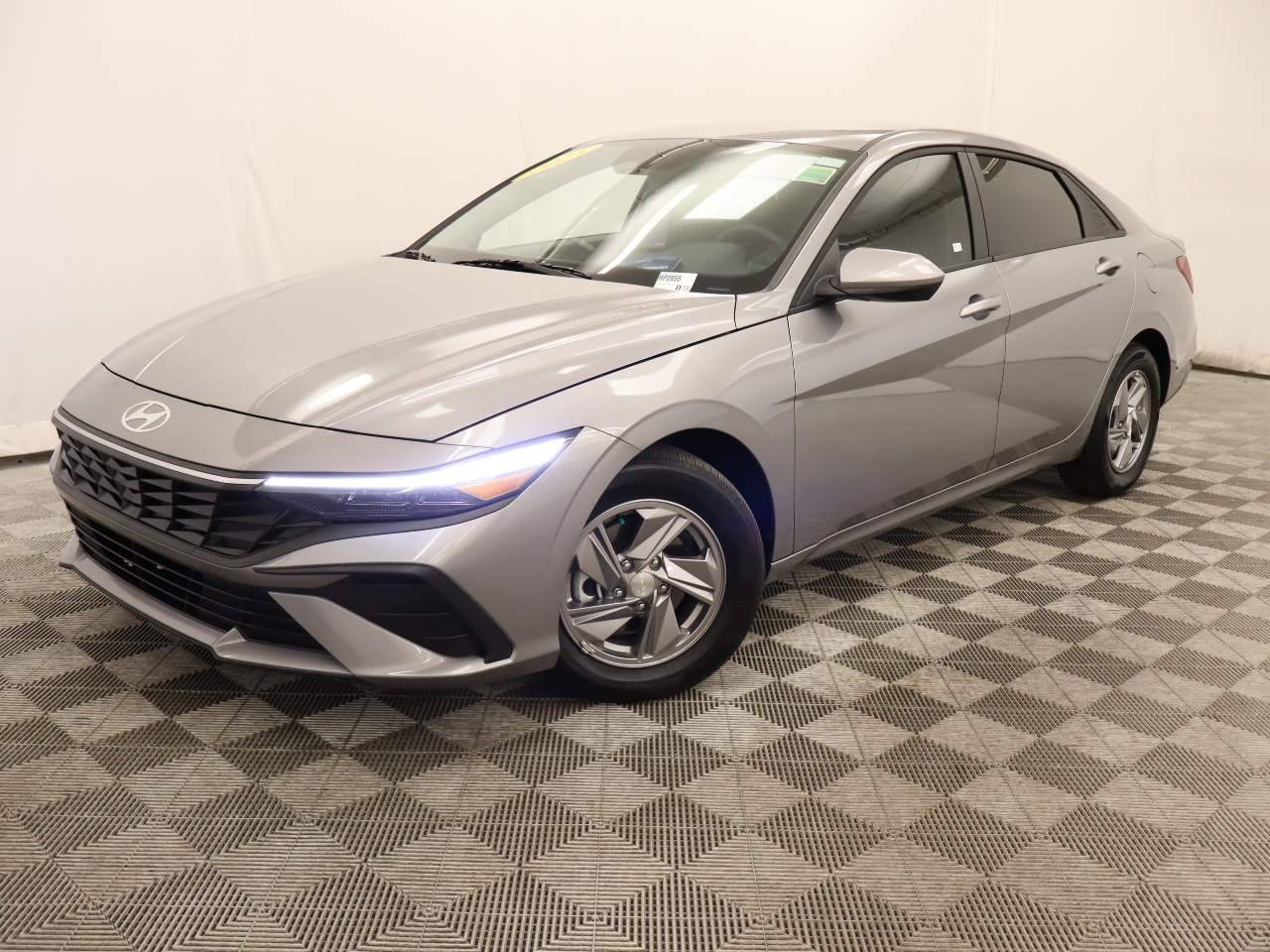 2025 Hyundai Elantra SE — Sedan — 2,967 mi — Scottsdale, AZ