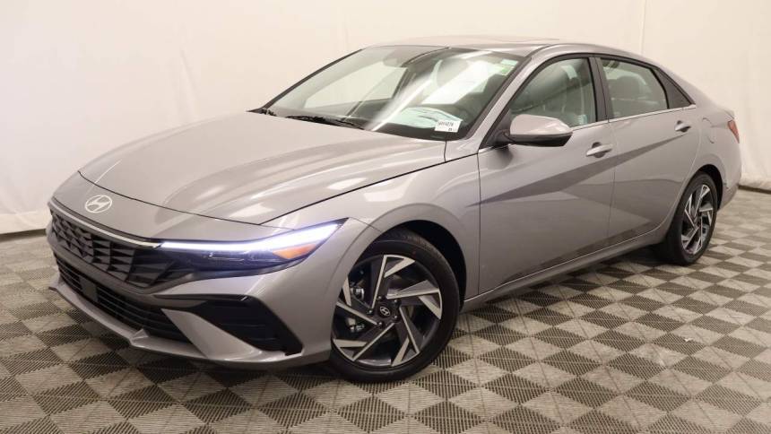 2025 Hyundai Elantra Limited — Sedan — 3,062 mi — Scottsdale, AZ