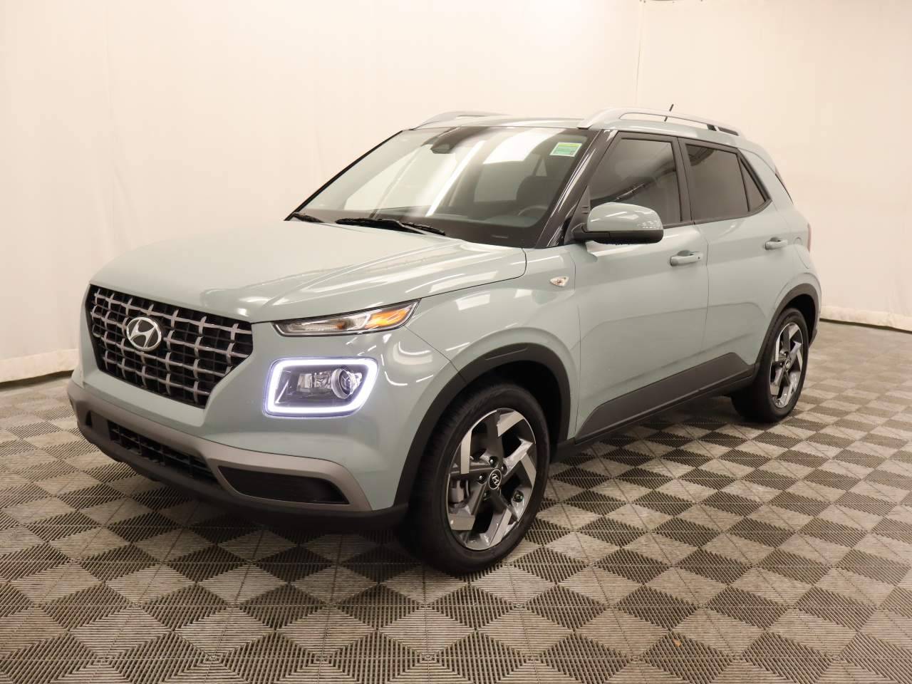 2025 Hyundai Venue Limited — SUV — 4,442 mi — Scottsdale, AZ