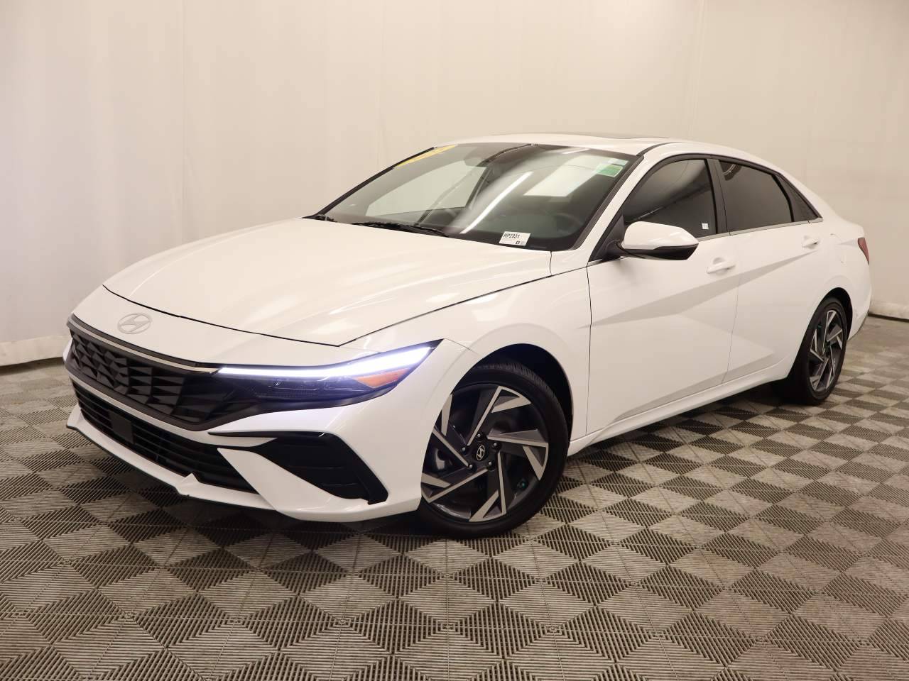 2025 Hyundai Elantra Hybrid Limited — Sedan — 3,223 mi — Scottsdale, AZ