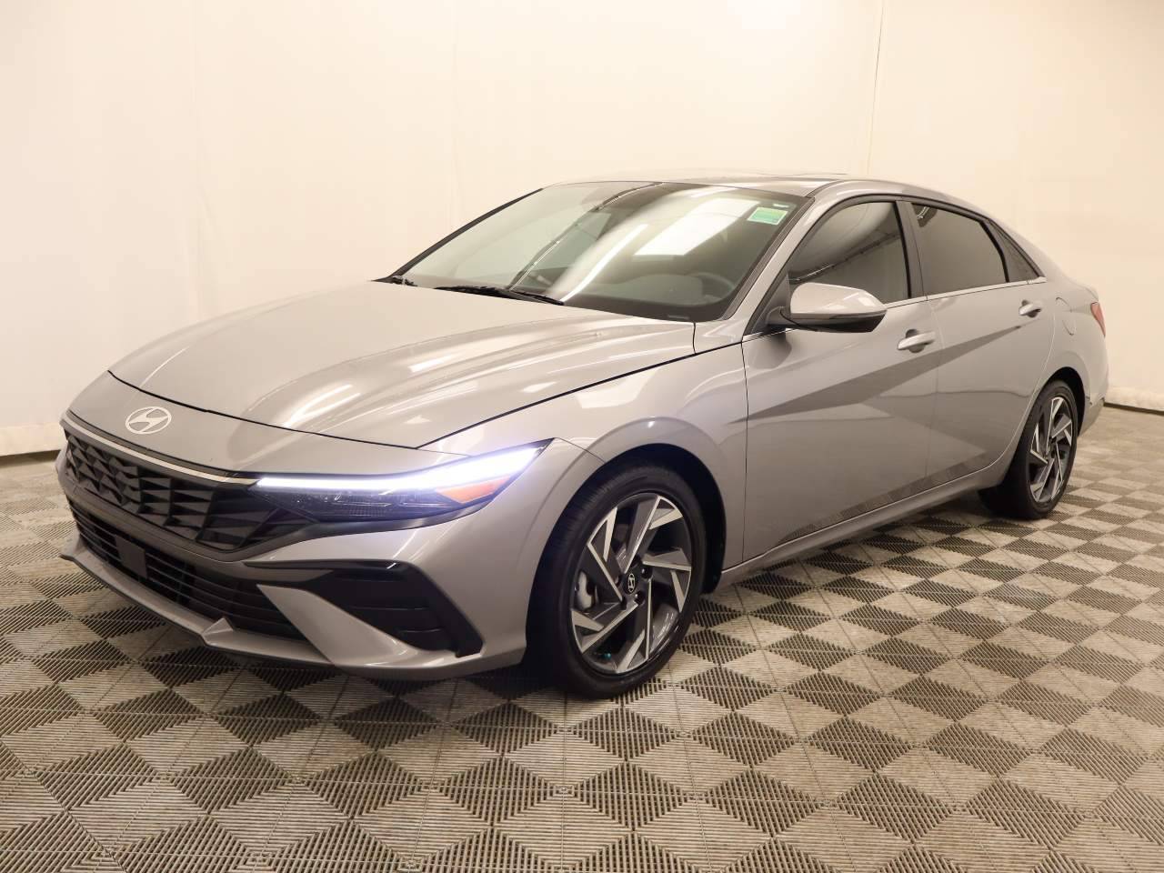 2025 Hyundai Elantra Hybrid Limited — Sedan — 5,203 mi — Scottsdale, AZ