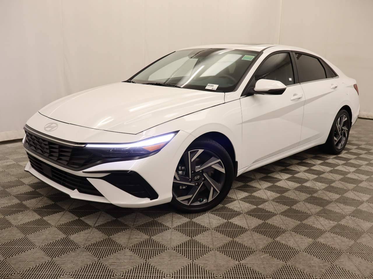 2025 Hyundai Elantra Hybrid Limited — Sedan — 3,771 mi — Scottsdale, AZ