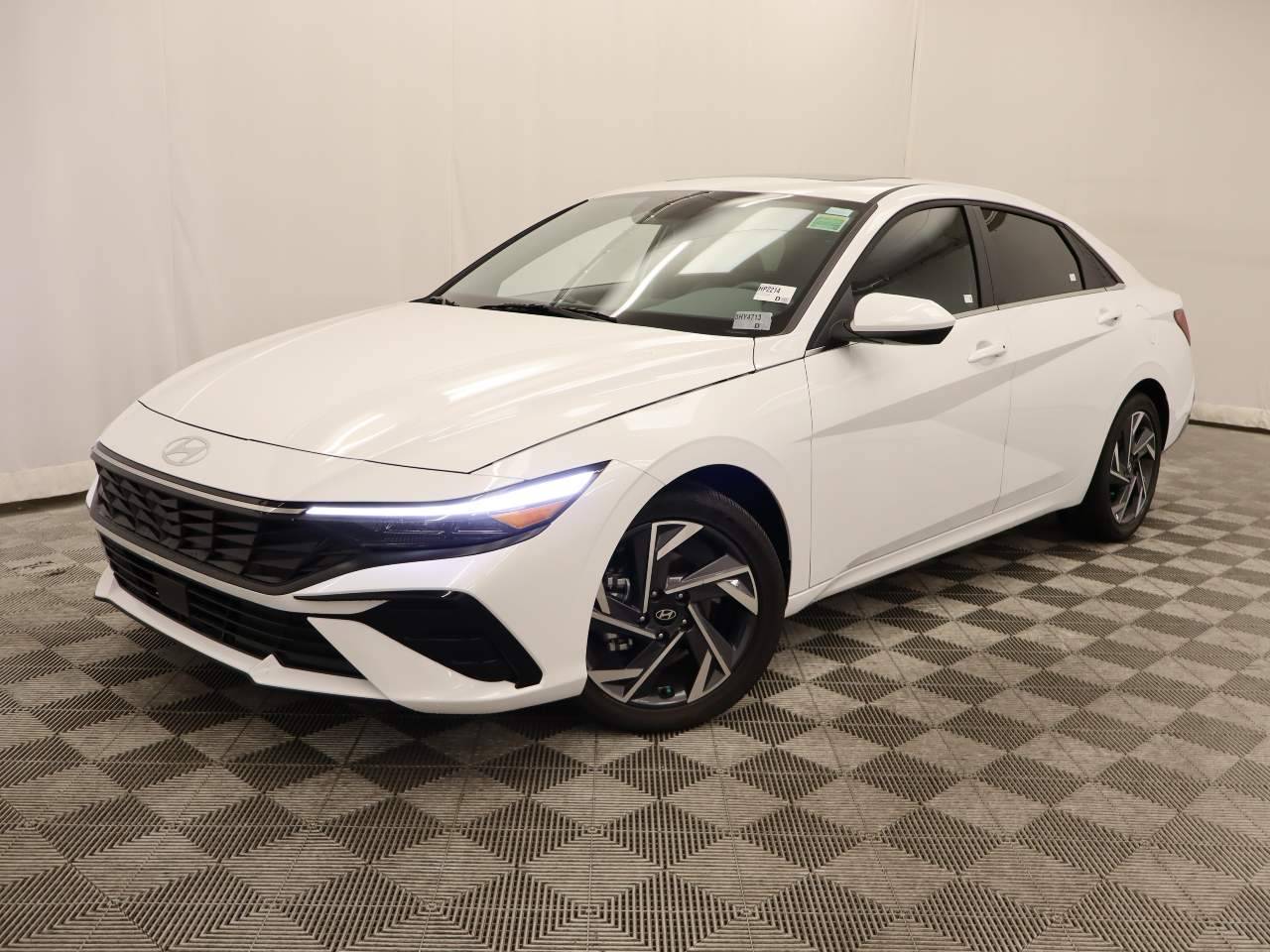 2025 Hyundai Elantra SEL Convenience — Sedan — 3,497 mi — Scottsdale, AZ