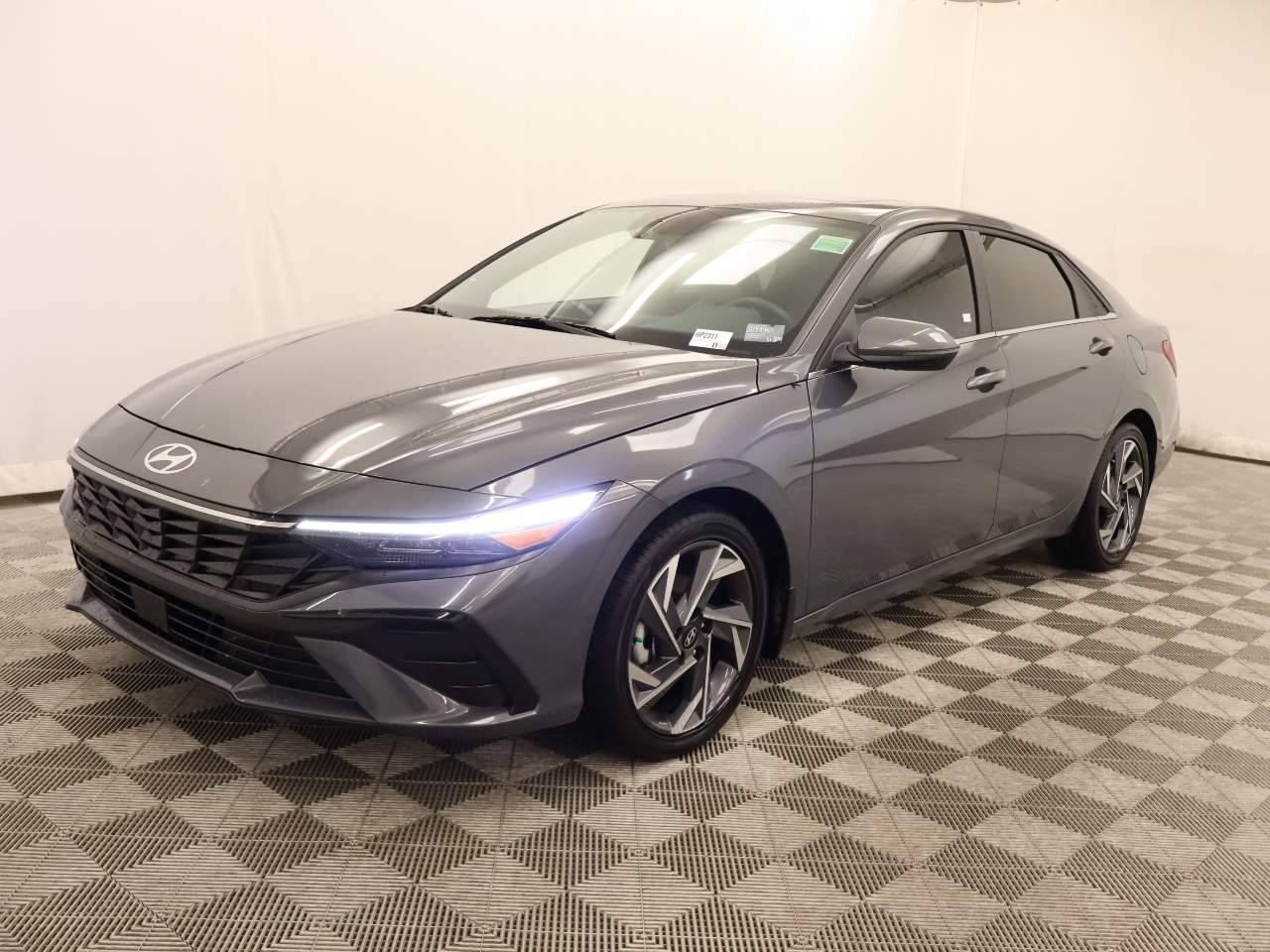 2025 Hyundai Elantra Hybrid Limited — Sedan — 4,210 mi — Scottsdale, AZ