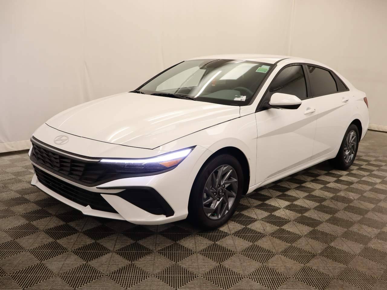 2024 Hyundai Elantra SEL — Sedan — 3,261 mi — Scottsdale, AZ