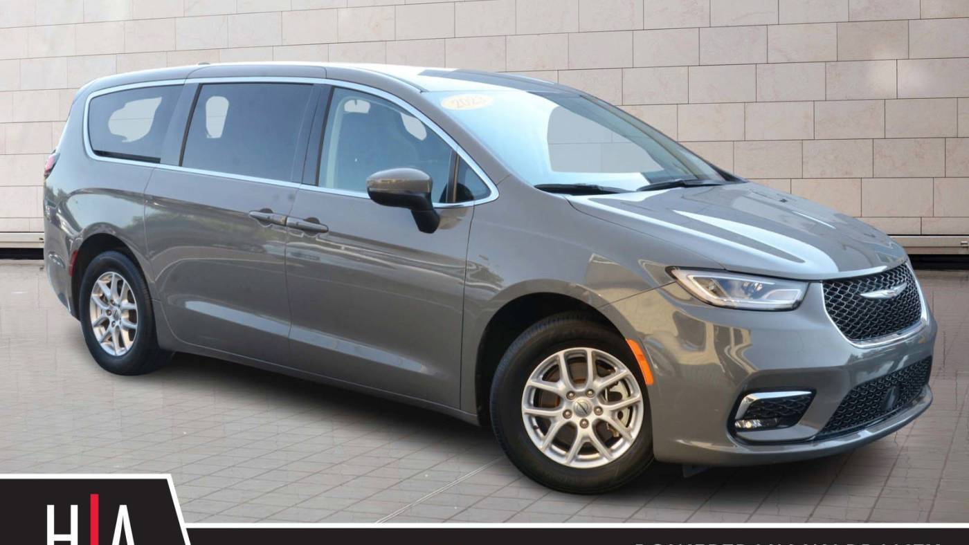 2023 Chrysler Pacifica Touring L — Minivan — 63,729 mi — Philadelphia, PA