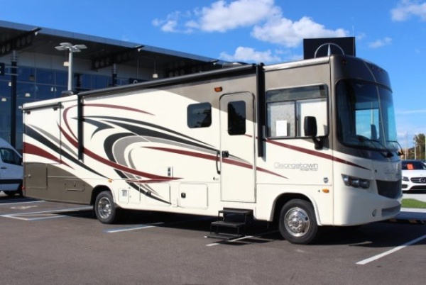 Used Ford Super Duty F-53 Motorhome for Sale (with Photos) | U.S. News ...