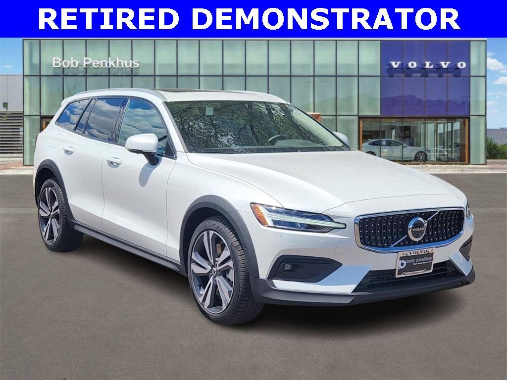 2025 Volvo V60 Cross Country Plus — Wagon — 13 mi — Colorado Springs, CO