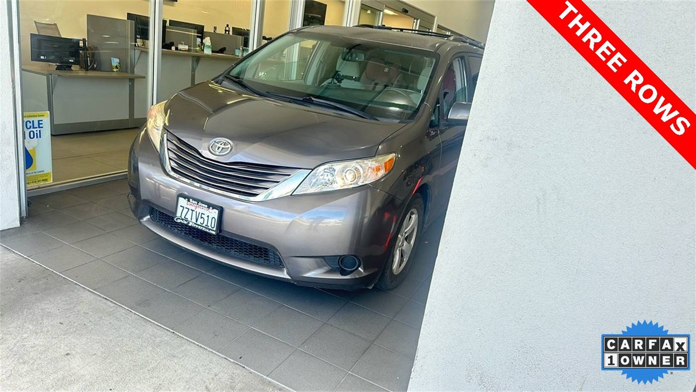 2017 Toyota Sienna LE — Minivan — 53,957 mi — Sunnyvale, CA