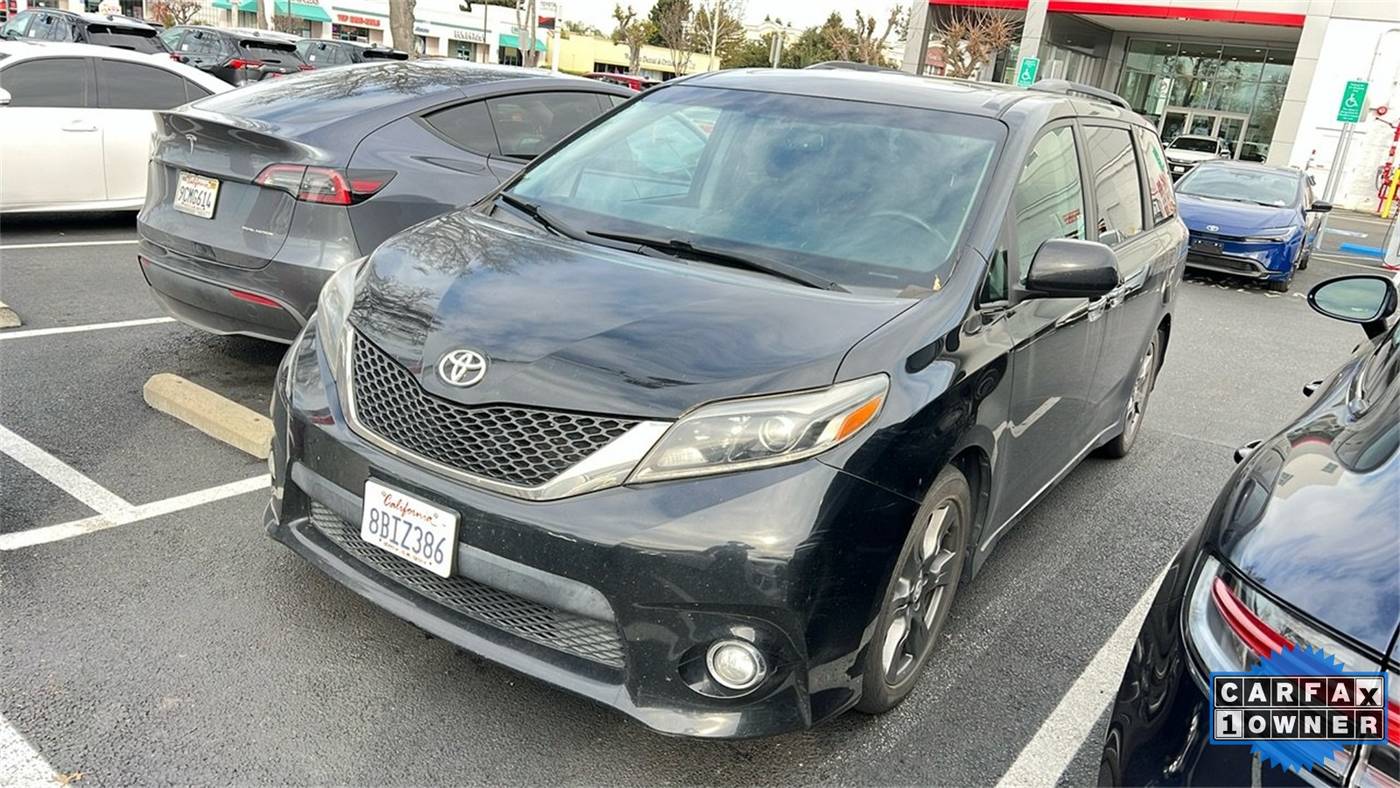 2017 Toyota Sienna SE — Minivan — 42,907 mi — Sunnyvale, CA