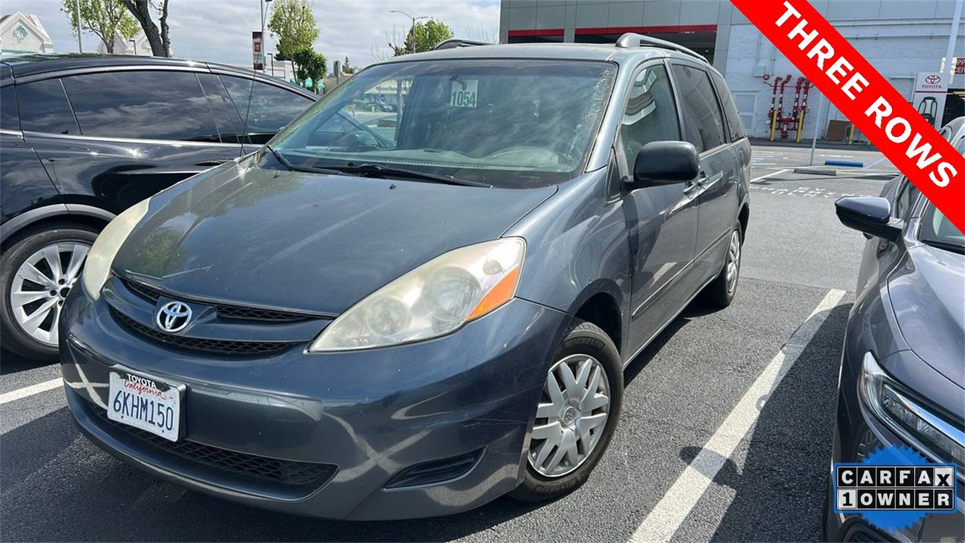 2010 Toyota Sienna LE — Minivan — 126,944 mi — Sunnyvale, CA