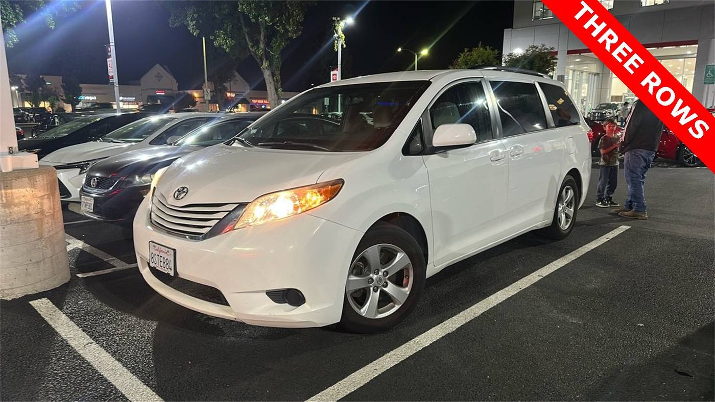 2017 Toyota Sienna LE — Minivan — 102,542 mi — Sunnyvale, CA