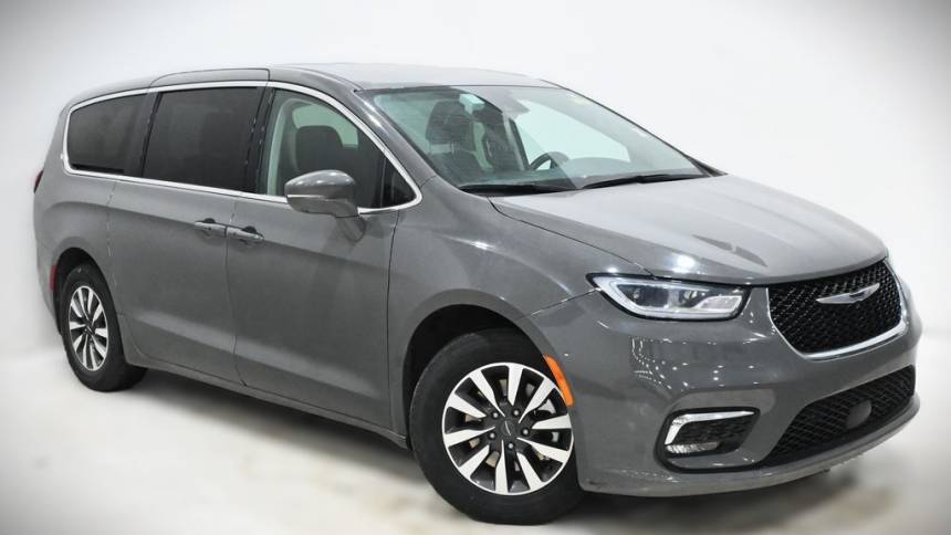 2022 Chrysler Pacifica Hybrid Touring L — Minivan — 60,328 mi — Lansing, IL
