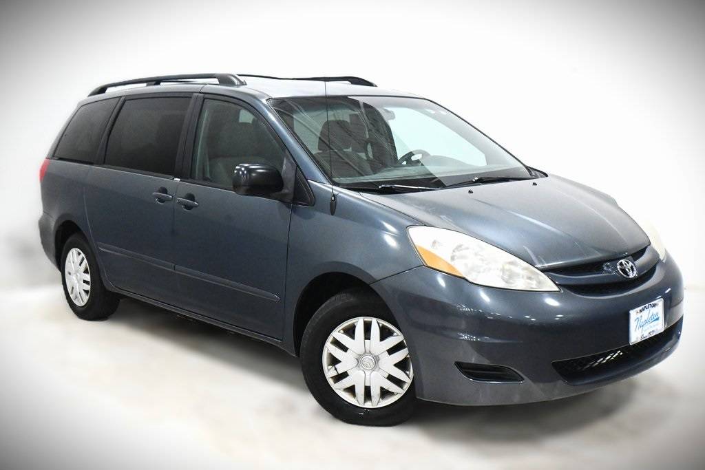 2010 Toyota Sienna LE — Minivan — 40,988 mi — Lansing, IL