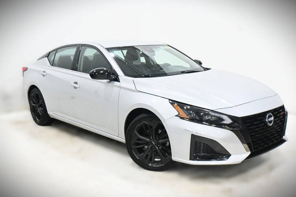 2023 Nissan Altima SR — Sedan — 52,352 mi — Lansing, IL