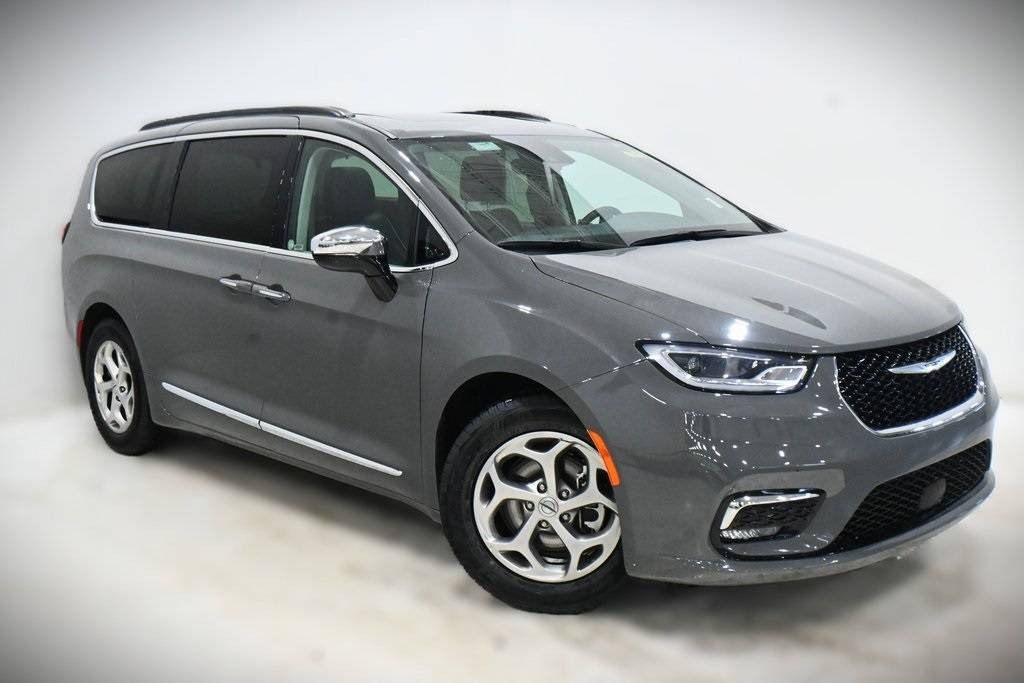 2023 Chrysler Pacifica Limited — Minivan — 60,706 mi — Lansing, IL