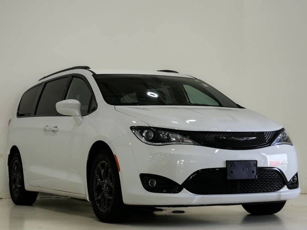 2018 Chrysler Pacifica Touring L — Minivan — 76,230 mi — Lansing, IL